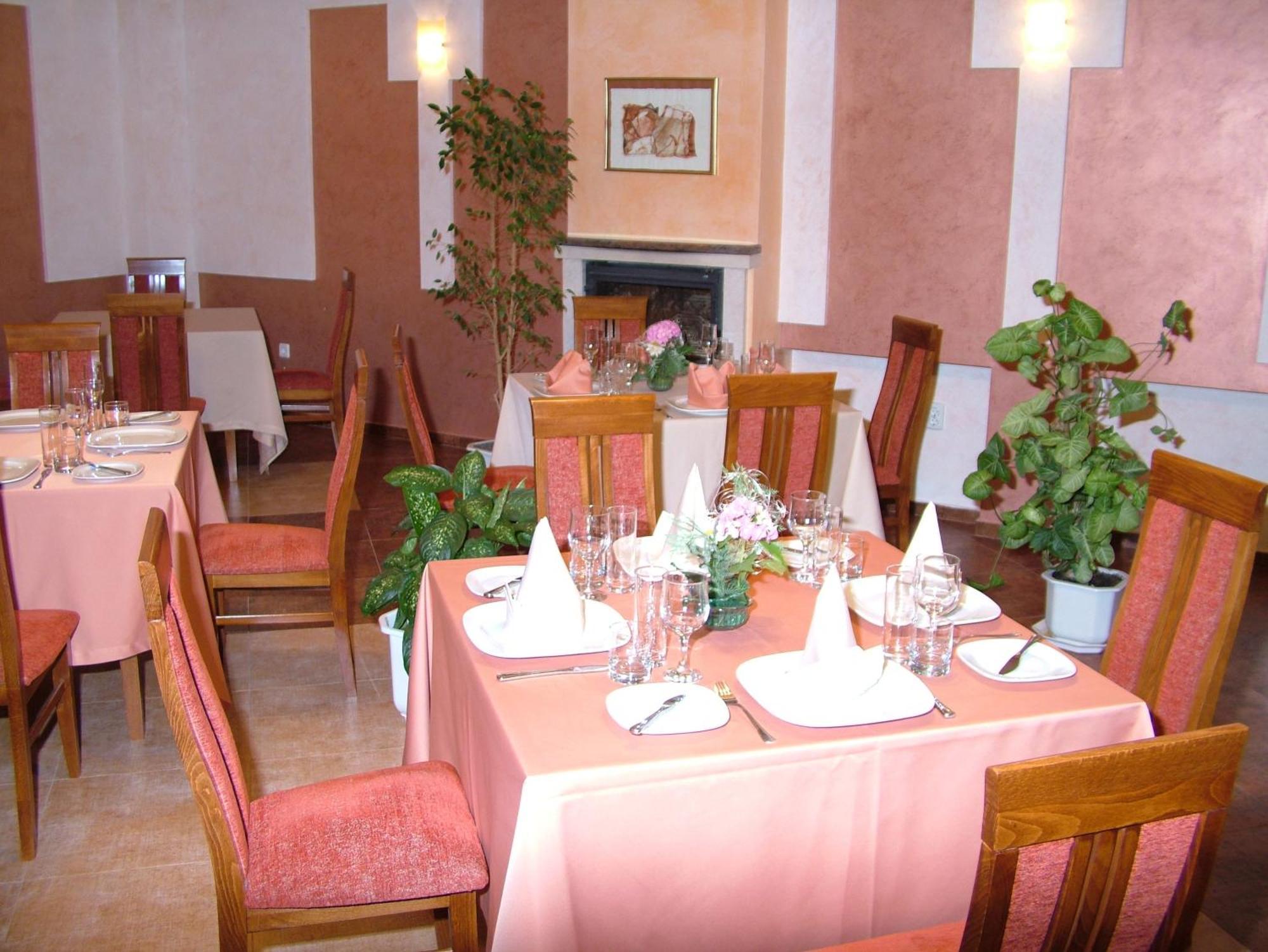 Family Hotel Gabrovo Ngoại thất bức ảnh