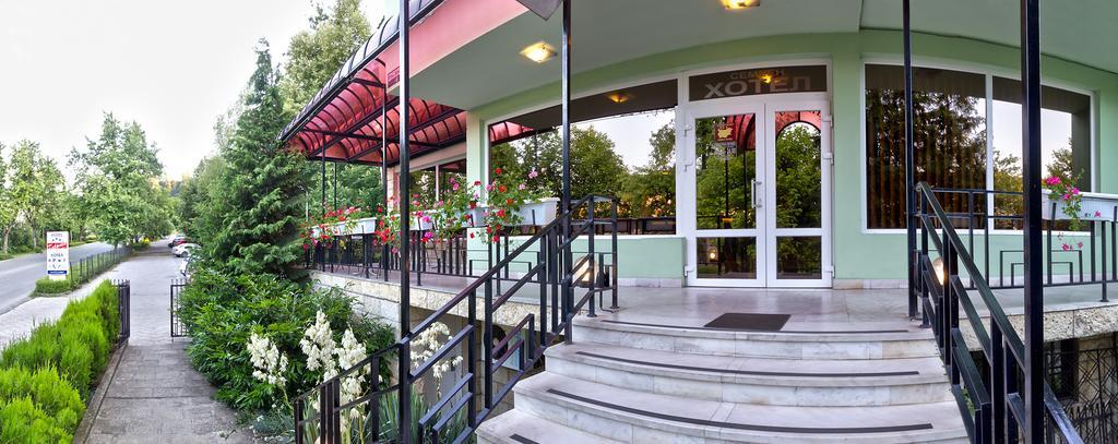 Family Hotel Gabrovo Ngoại thất bức ảnh
