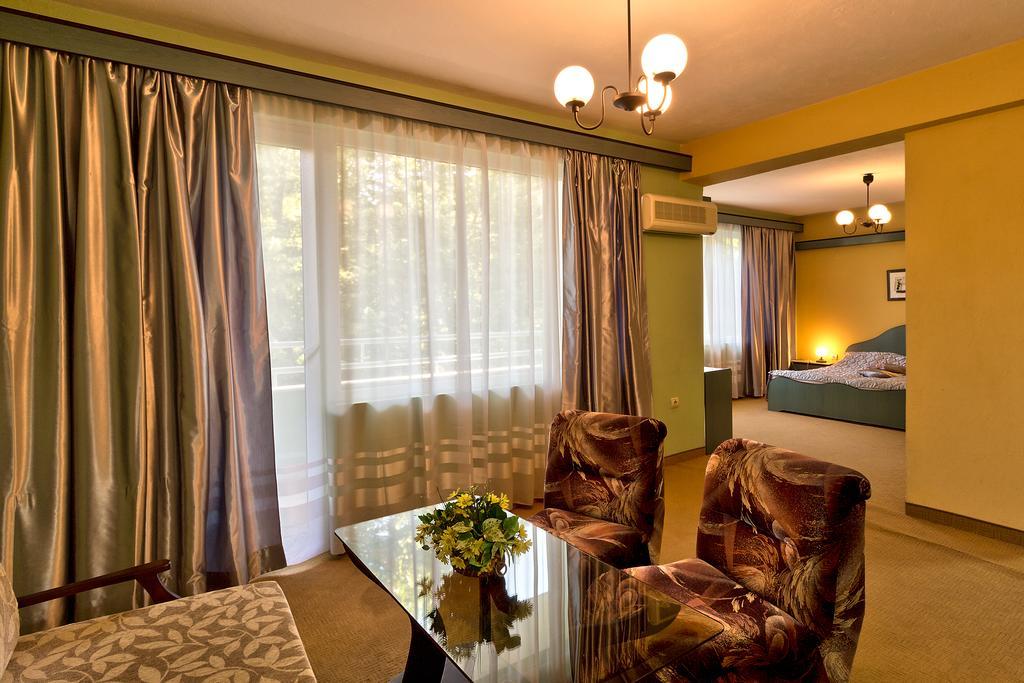 Family Hotel Gabrovo Ngoại thất bức ảnh