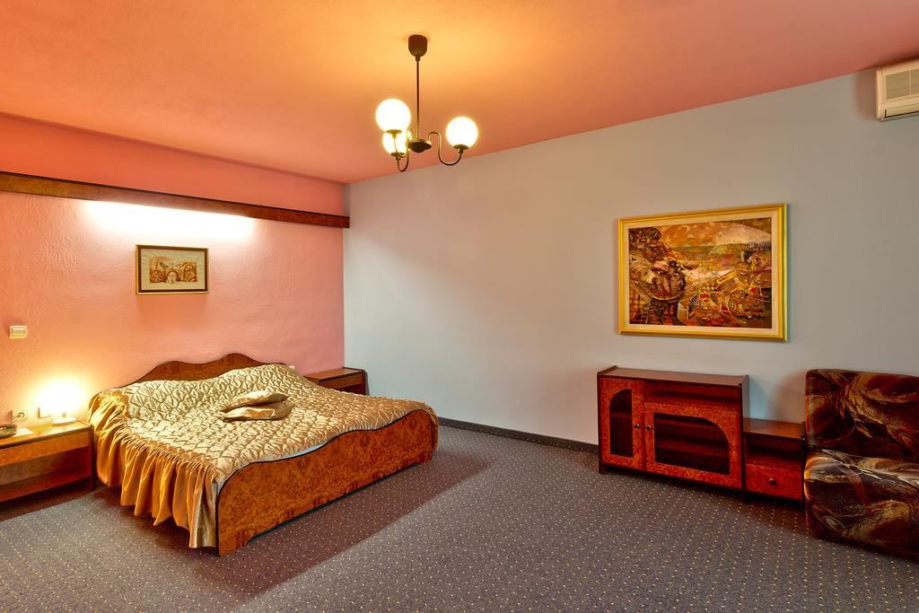 Family Hotel Gabrovo Ngoại thất bức ảnh